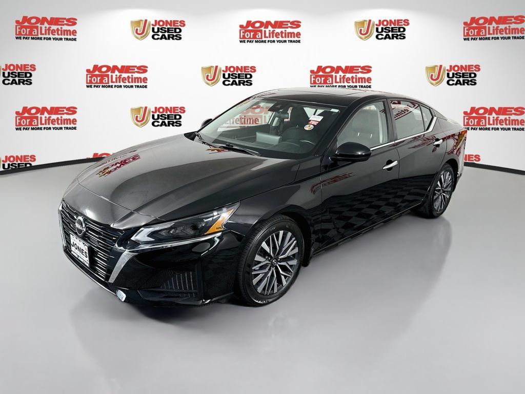 Certified 2023 Nissan Altima 2.5 SV w/ SV Premium Package FWD image 14