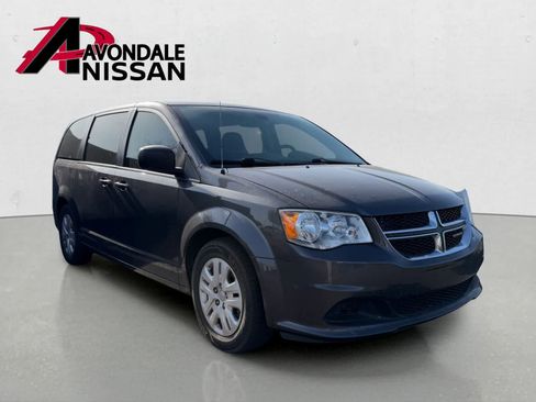 Used 2018 Dodge Grand Caravan SE FWD image 4