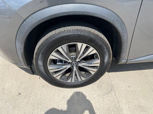 Used 2023 Nissan Rogue SV FWD image 2