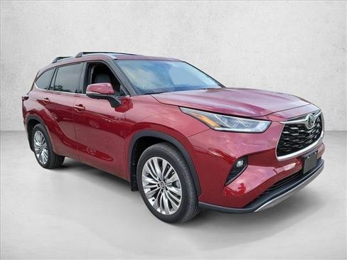 Used 2026 Toyota Highlander Platinum AWD/4WD image 3