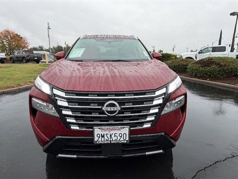 Used 2025 Nissan Rogue Platinum w/ Tech Package image 8