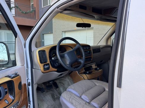 Used 1999 Chevrolet Express 1500 w/ Convenience Pkg image 18