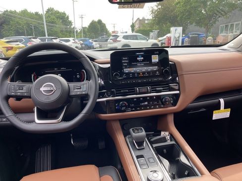 New 2025 Nissan Pathfinder Platinum image 10