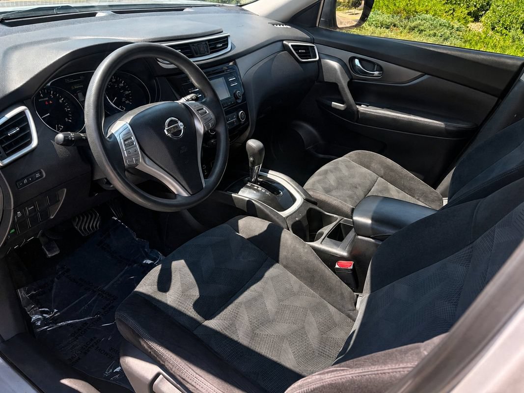 Used 2015 Nissan Rogue S w/ S Family Package FWD image 10
