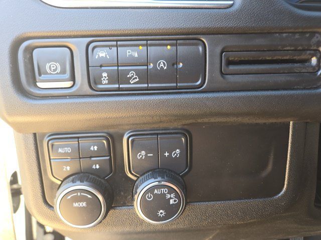 Used 2023 Chevrolet Suburban Premier AWD/4WD image 11
