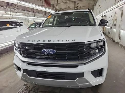 Used 2025 Ford Expedition Max Platinum AWD/4WD image 6