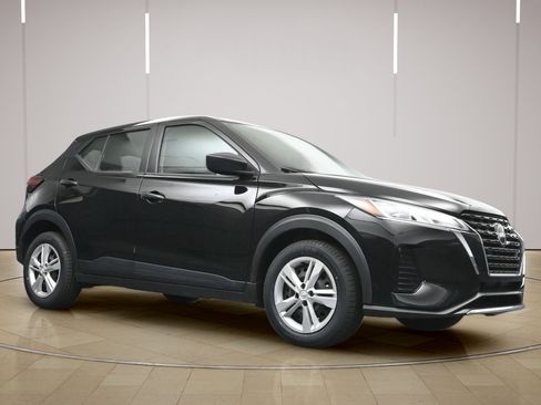 Used 2025 Nissan Kicks Play S FWD image 21
