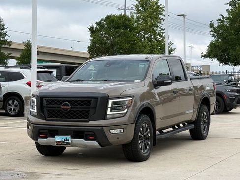 Used 2021 Nissan Titan PRO-4X w/ Pro-4x Convenience Package AWD/4WD image 6