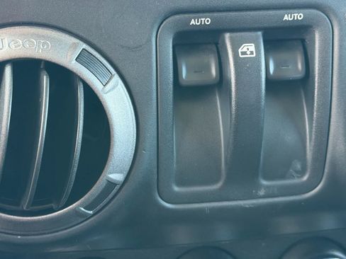 Used 2013 Jeep Wrangler Sport AWD/4WD image 8