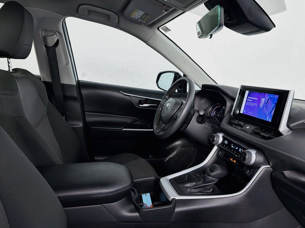 Used 2024 Toyota RAV4 XLE FWD image 35