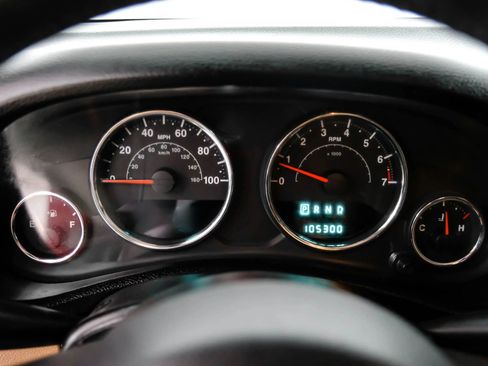 Used 2012 Jeep Wrangler Unlimited Sahara w/ Connectivity Group image 17