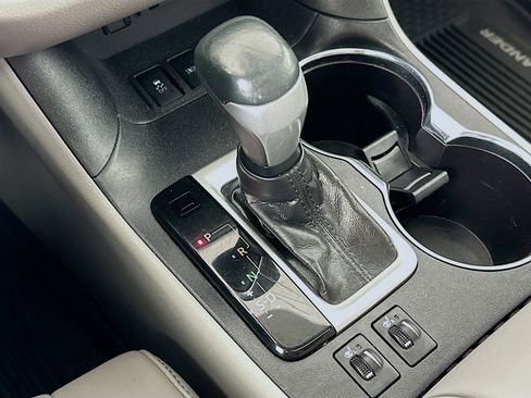 Used 2019 Toyota Highlander XLE image 25