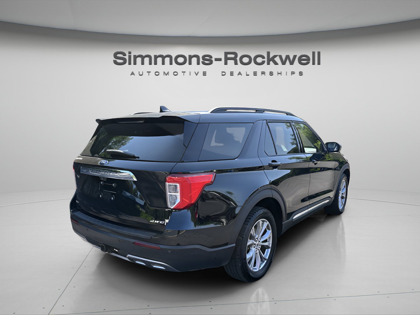 Used 2023 Ford Explorer XLT w/ Equipment Group 202A AWD/4WD image 5