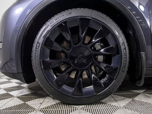 Used 2021 Tesla Model Y Long Range AWD/4WD image 29