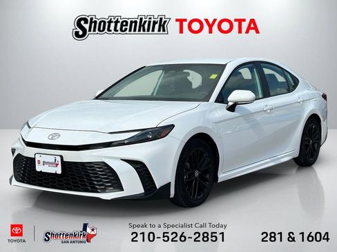 Certified 2025 Toyota Camry SE FWD image 1