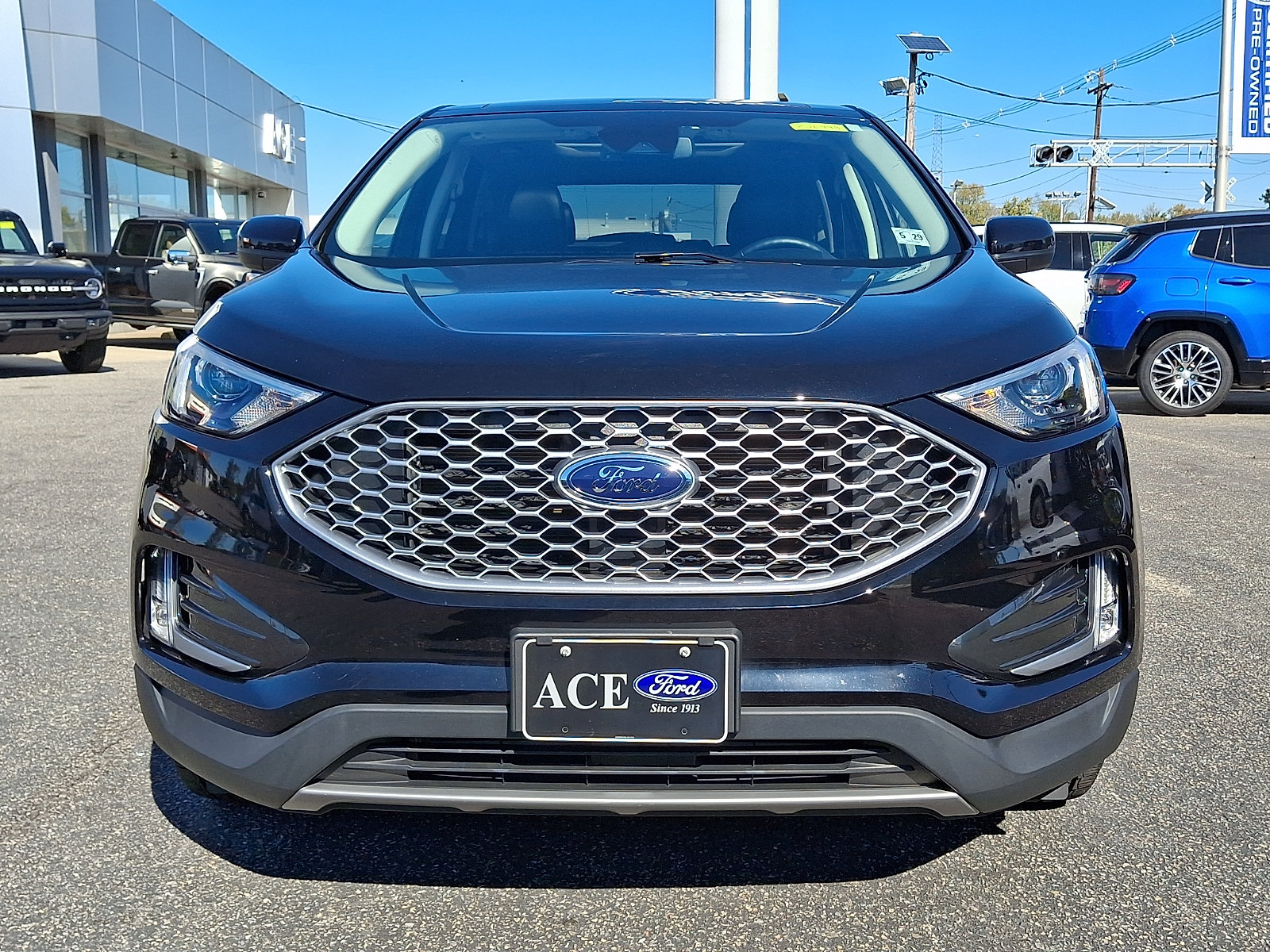 Certified 2024 Ford Edge SEL w/ Convenience Package AWD/4WD image 2