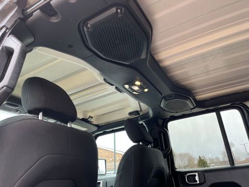 Used 2023 Jeep Gladiator Sport image 29