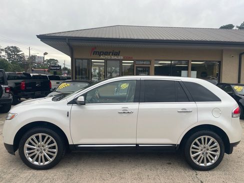 Used 2013 Lincoln MKX FWD image 2
