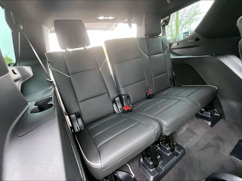 New 2026 Cadillac Escalade Luxury w/ LPO, Floor Liner Package AWD/4WD image 27