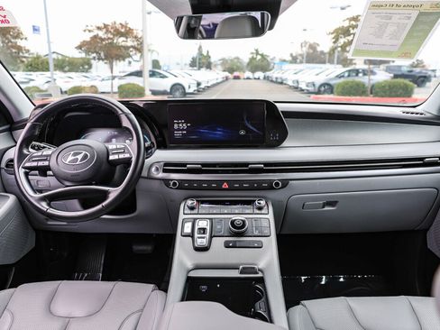 Used 2024 Hyundai Palisade SEL FWD image 2