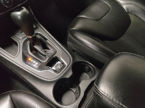 Used 2021 Jeep Cherokee Latitude Plus image 26