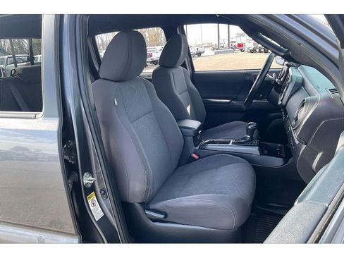 Used 2016 Toyota Tacoma SR5 image 8