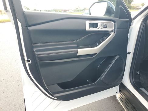 Used 2023 Ford Explorer Limited w/ Equipment Group 301A image 6