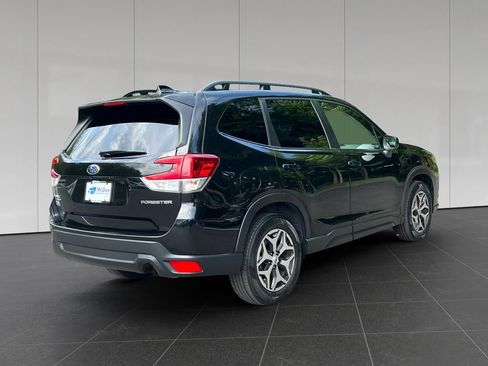 Used 2023 Subaru Forester Premium AWD/4WD image 5