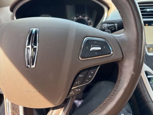 Used 2017 Lincoln MKX Reserve w/ Luxury Package image 19