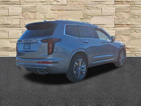 Certified 2025 Cadillac XT6 Premium Luxury image 4
