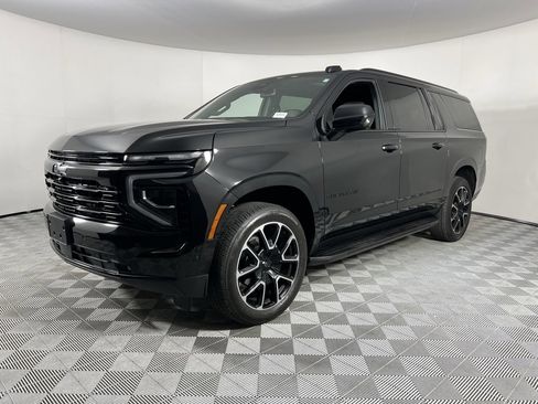 Used 2025 Chevrolet Suburban RST w/ Sun And Tow Package image 3