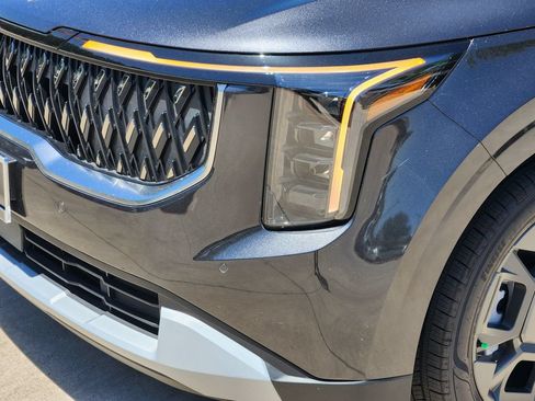 New 2026 Kia Carnival EX FWD image 8