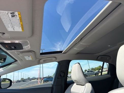 Used 2023 Toyota Prius Limited w/ Limited Premium Package FWD image 5
