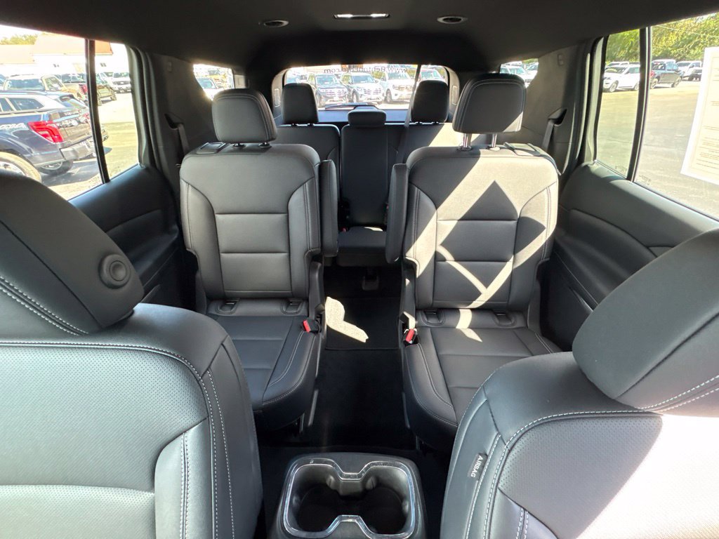 Used 2026 Chevrolet Traverse LT FWD image 30