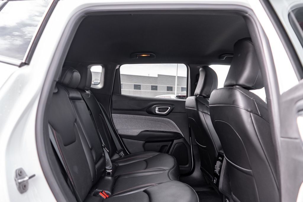 Used 2023 Jeep Compass Latitude AWD/4WD image 13