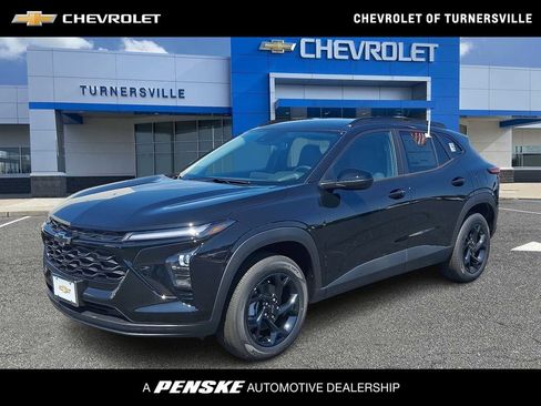 New 2026 Chevrolet Trax LT w/ Driver Confidence Package FWD image 1