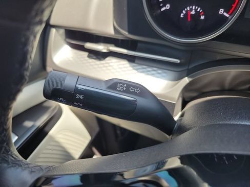 Used 2024 Kia Carnival LX FWD image 24