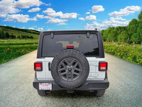 Used 2024 Jeep Wrangler Sport AWD/4WD image 5