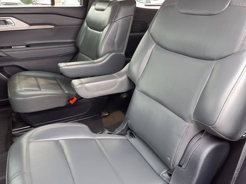 Used 2025 Ford Explorer Active w/ Active Comfort Package AWD/4WD image 7