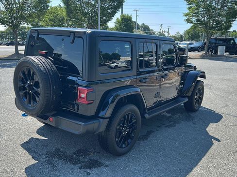 Used 2023 Jeep Wrangler Unlimited Sahara w/ Cold Weather Group AWD/4WD image 5
