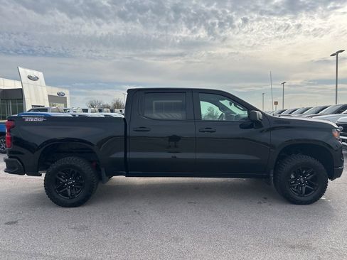 Used 2025 Chevrolet Silverado 1500 Custom Trail Boss w/ LPO, Dark Essentials Package image 9