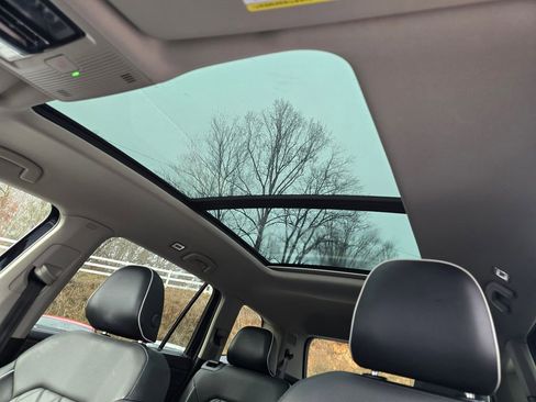 Used 2024 Volkswagen Atlas SEL Premium R-Line image 12