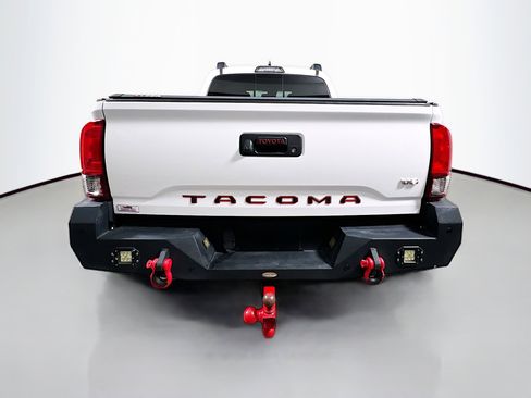 Used 2019 Toyota Tacoma TRD Sport image 6