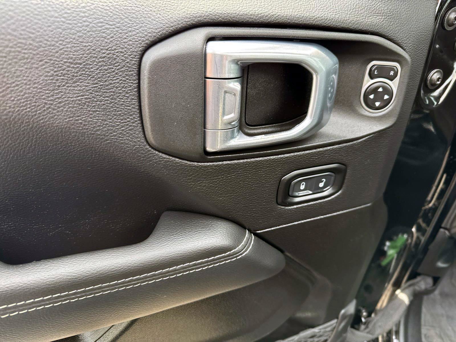 Used 2023 Jeep Wrangler Unlimited Sahara w/ Cold Weather Group AWD/4WD image 10
