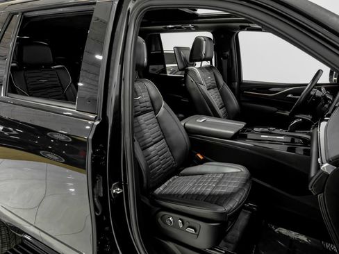 Used 2024 Cadillac Escalade V w/ LPO, ONYX Package AWD/4WD image 33