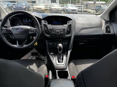 Used 2017 Ford Focus SE FWD image 12