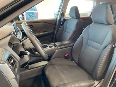 Used 2023 Nissan Rogue S image 11