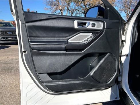 Used 2020 Ford Explorer Platinum w/ Premium Technology Package image 39