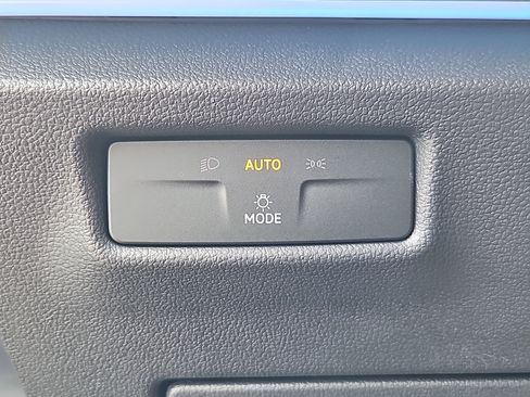 Used 2026 Volkswagen Tiguan SE AWD/4WD image 10