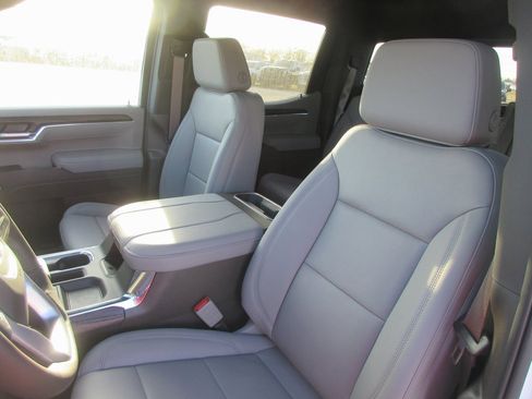 New 2026 GMC Sierra 1500 SLT image 14